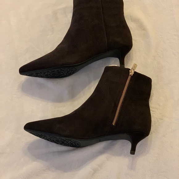 Taryn Rose New "Nora Silky Suede" Chocolate (Dark Brown)  Booties, Size 11! - Picture 5 of 9